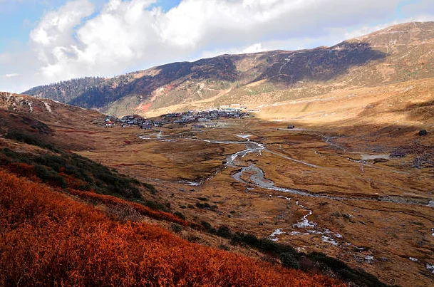 Silk Route Tour Packages from Kolkata – Discover Zuluk's Famous Zigzag Roads & Nathang Valley photo 1